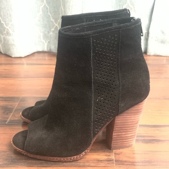 Gianni Bini Schools Out Peep Toe Suede Booties - Size 9 - Picture 8 of 9